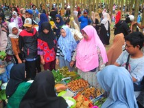 1746356756446-pasar-kuliner-tradisional-di-hutan-jati-kudus-1746341328734_43