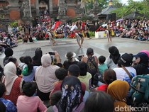 1747134365669-tmii-jakarta-diserbu-pengunjung-saat-libur-panjang-waisak-1747107807660_43