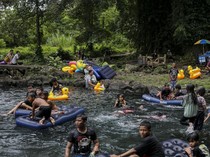 1747155953568-habiskan-libur-panjang-di-wisata-kolam-pemandian-alam-cirahab-1747111334028_43