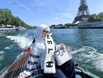 1749488750075-syahrini-di-paris-1749441536564_43