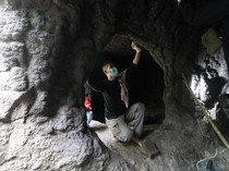 1749877597986-gua-selomangleng-kediri-dibersihkan-dari-lumut-dan-vandalisme-1749800451105_43