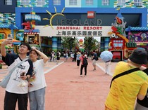 1750719909765-shanghai-punya-legoland-terbesar-dunia-tampilkan-75-atraksi-seru-1750686579975_43