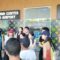 1751195137793-puluhan-turis-asing-yang-batal-terbang-di-bandara-internasional-komodo-berkoordinasi-dengan-travel-agent-untuk-meninggalkan-la-1750222562511_43