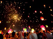 1751216735697-langit-pujon-bersinar-seribu-lampion-warnai-malam-festival-dworowati-1751173348121_43