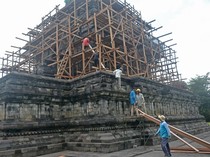 1751648754526-bocor-candi-mendut-magelang-mulai-dipugar-1751622624380_43