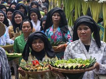 1751864925325-festivafestival-bubur-suro-meriahkan-peringatan-asyura-di-pandeglangal-bubur-suro-di-pandeglang-1751800283273_43