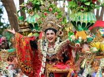 1752339936580-kemeriahan-banyuwangi-ethno-carnival-2025-usung-tradisi-spiritualitas-1752328020936_43