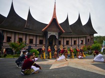 1753549534406-melihat-festival-pamenan-minangkabau-di-padang-panjang-1753514035931_43