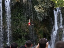 1754975136353-lomba-loncat-air-terjun-bosnia-tarik-wisatawan-dunia-1754895211532_43