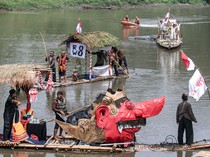 1756099404582-bengawan-solo-hidup-kembali-lewat-festival-gethek-dan-tebar-mina-1756016554008_43