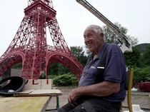 1756402187297-pensiunan-di-prancis-wujudkan-menara-eiffel-mini-1756288494829_43