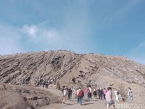 1757417196649-wisatawan-di-gunung-bromo-1750325885959_43