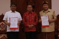 1760592088438-gubernur-bali-wayan-koster-buat-kesepakatan-antara-pemda-dan-gwk-pinjam-pakai-di-atas-lahan-yang-ditembok-denpasar-rabu-141020-1760582267284_43