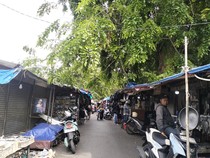 1760851261375-pasar-loak-jatinegara-1759624572184_43