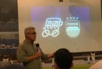 1761477637640-wali-kota-bandung-muhammad-farhan-saat-launching-jalan-jalan-sambil-mengenal-persib-bersama-bandros-di-graha-persib-jalan-sula-1761374001948_43