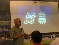 1761477637640-wali-kota-bandung-muhammad-farhan-saat-launching-jalan-jalan-sambil-mengenal-persib-bersama-bandros-di-graha-persib-jalan-sula-1761374001948_43