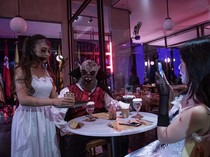 1761499351430-sensasi-horor-dan-seni-di-kafe-bandung-barat-sambut-halloween-1761446792610_43