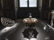 1761542451786-mahkota-permaisuri-eugenie-di-museum-louvre-1760936876079_43