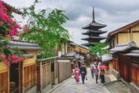 1761564357263-daya-tarik-wisata-di-kota-kyoto-yakni-yasaka-pagoda_43