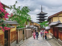 1761564357263-daya-tarik-wisata-di-kota-kyoto-yakni-yasaka-pagoda_43