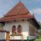 1761628969679-perbaikan-cungkup-makam-ronggowarsito-di-palar-klaten-senin-27102025-1761550951321_43