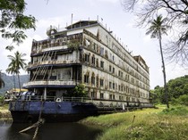 1761737118484-misteri-hotel-mewah-thailand-yang-berubah-jadi-kapal-hantu-1761710438144_43