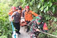 1761737242669-proses-evakuasi-wn-as-annette-watson-yang-jatuh-di-pantai-atuh-desa-pejukutan-kecamatan-nusa-penida-klungkung-selasa-28102025--1761664827550_43