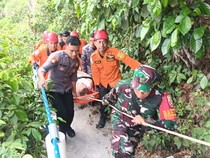 1761737242669-proses-evakuasi-wn-as-annette-watson-yang-jatuh-di-pantai-atuh-desa-pejukutan-kecamatan-nusa-penida-klungkung-selasa-28102025--1761664827550_43