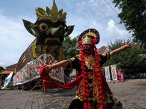 1761758589283-seni-daur-ulang-warnai-135-tahun-museum-radya-pustaka-solo-1761656009953_43