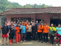 1761758611575-evakuasi-pendaki-gunung-muria-1761707398948_43