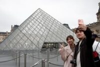 1761801773052-museum-louvre-ditutup-sementara-usai-pencurian-permata-gegerkan-paris-1760954746176_43