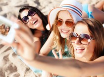 1761845221681-ilustrasi-wanita-liburan_43