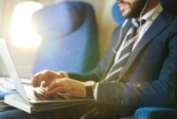 1761888183874-ilustrasi-penumpang-buka-laptop-di-pesawat_43