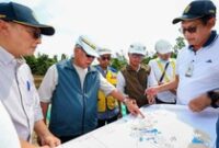 1761909851438-kepala-otorita-ibu-kota-nusantara-ikn-basuki-hadimuljono-meninjau-dan-memastikan-pembangunan-ikn-terus-berjalan-dok-oikn-1761629127549_43