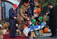 1761909909748-trump-dan-melania-rayakan-halloween-meriah-di-gedung-putih-1761881181869_43