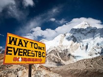 1761931415368-ilustrasi-pendakian-gunung-everest_43