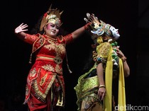 1761995929341-pagelaran-wayang-topeng-bertajuk-setyakasih-1761968043643_43