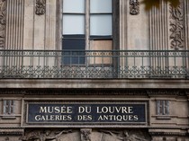 1762169168341-lokasi-pembobolan-louvre-jadi-daya-tarik-wisata-baru-di-paris-1761024845787_43