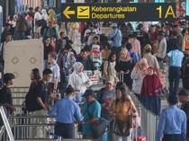 1762190617265-puncak-mudik-lebaran-di-bandara-soekarno-hatta-1743143117846_43