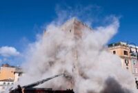 1762233865228-reruntuhan-torre-dei-conti-di-roma-picu-kepulan-debu-dekat-colosseum-1762174022359_43