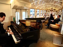 1762449730908-kereta-mewah-italia-kembali-melaju-sensasi-bak-di-istana-1762415888888_43