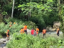1762514760224-proses-pencarian-satu-korban-terakhir-dalam-tragedi-tubing-di-sungai-singorojo-kendal-rabu-5112025-1762345586474_43