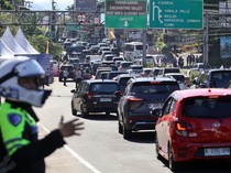 1762579200117-situasi-jalur-wisata-puncak-bogor-ramai-lancar-1743920964704_43