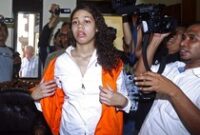 1762665732296-wn-as-pembunuh-ibu-kandung-dalam-koper-di-bali-resmi-bebas_43