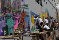 1763292173963-tim-disulap-jadi-lautan-warna-20-seniman-ramaikan-jakarta-mural-festival-2025-1763270225782_43