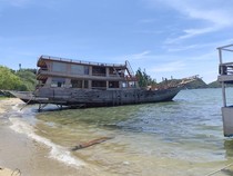 1763400141771-salah-satu-kapal-wisata-yang-melakukan-aktivitas-docking-secara-ilegal-di-perairan-pantai-binongko-labuan-bajo-manggarai-barat-1763383025421_43