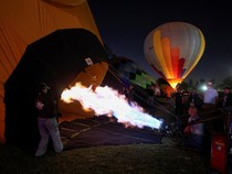 1763400169561-warna-warni-balon-udara-hiasi-langit-leon-di-festival-internasional-2025-1763360668473_43