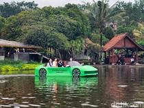 1763636696037-wisatawan-menjajal-perahu-lamborghini-di-floating-market-lembang-1763287090233_43