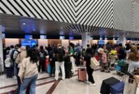 1763636703793-calon-penumpang-di-bandara-juanda-1744429466846_43