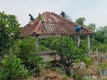 1763658294316-cungkup-dan-makam-abal-abal-di-lamongan-dibongkar-1763622169355_43
